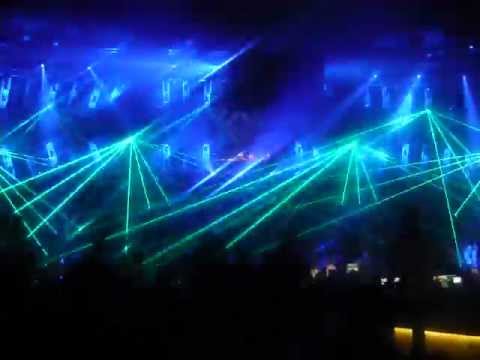 Noisecontrollers & Showtek - When The Beat Drops (Tiesto Remix) Showtek @ Mayday 10.11.2012 Katowice