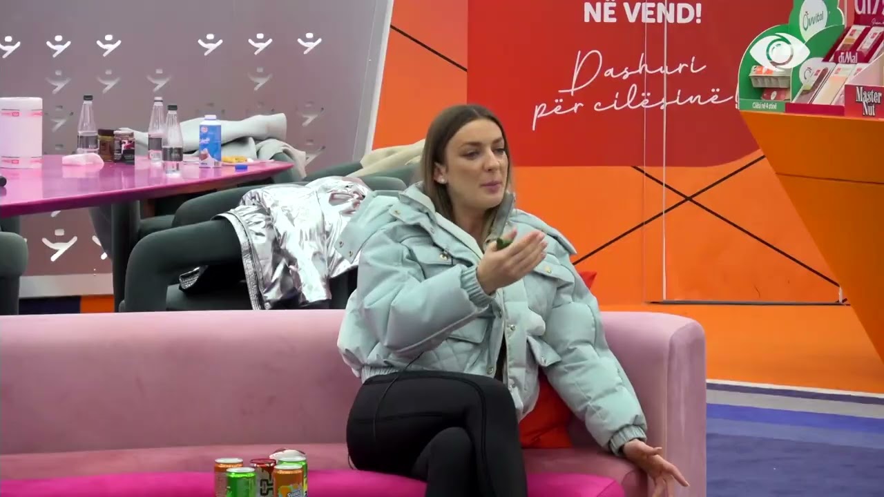 Ti nuk di të bësh një tost dhe unë të pres mend nga ti/ Juela i drejtohet Rogertit