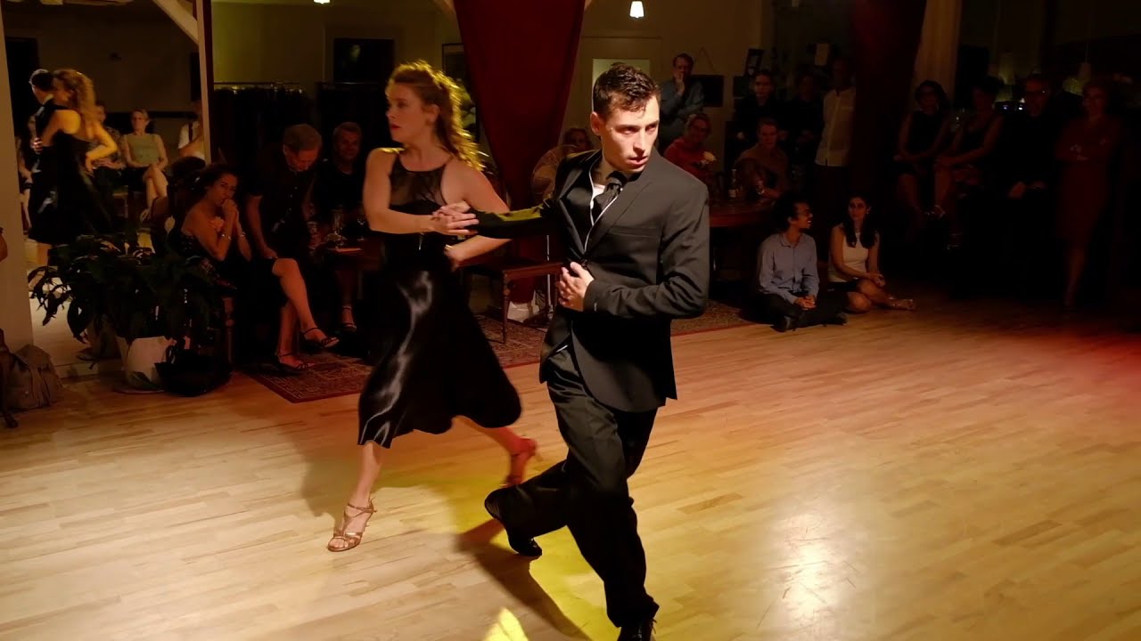 Show Eva Lehrmann og German Cuestas. Music:  Sin Sentido, Juan Carlos Caceres