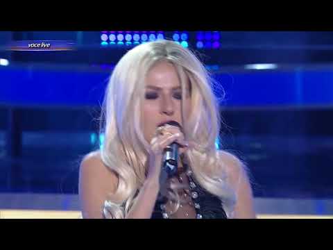 Lidia Buble se transformă în Britney Spears - Slumber Party