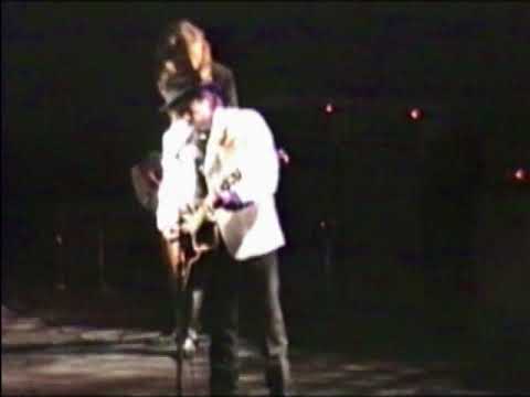 Part 1 BOB DYLAN BEACON THEATER NEW YORK CITY, NEW YORK USA October 19, 1990