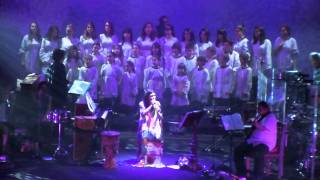 Stranger - Elisa e il coro ViviLeVoci di Firenze