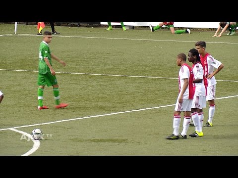 Ajax B2 zorgt voor spektakel