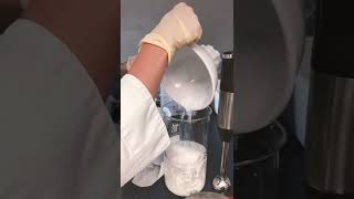 Ibuprofensaft-Herstellung in der Adler-Apotheke