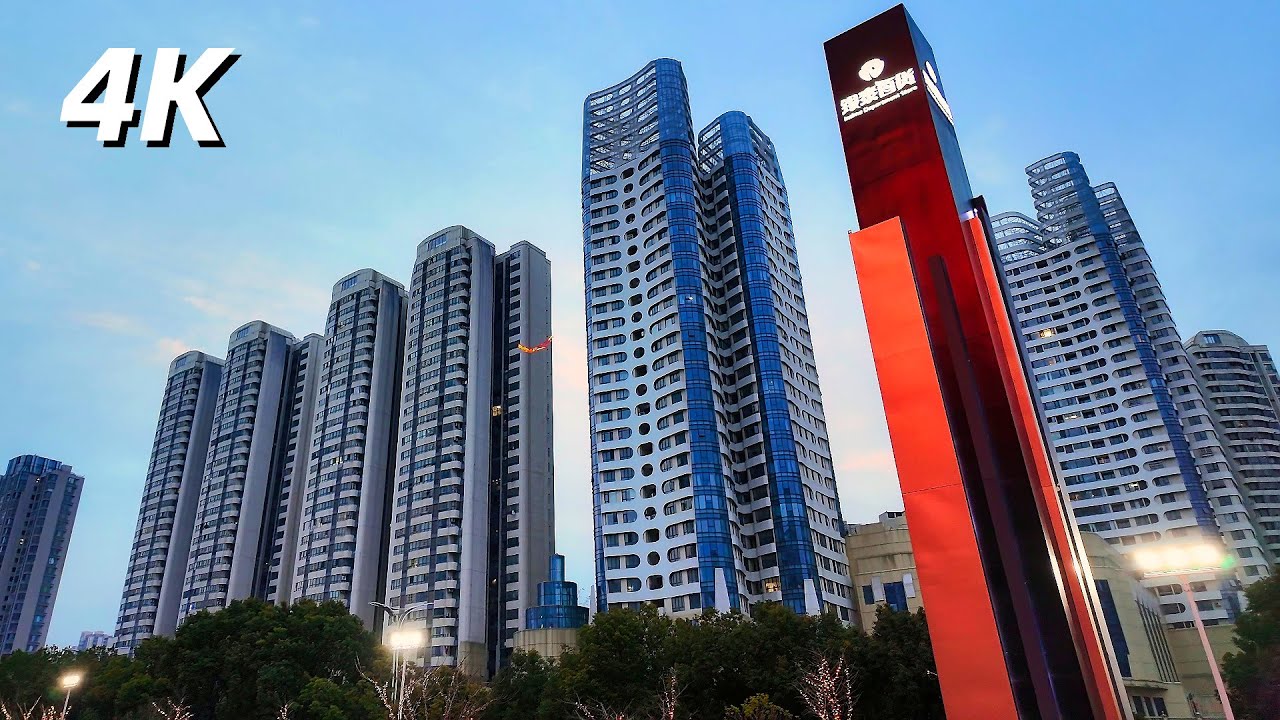 Immersive street-level walking tour through Bengbu Bengshan, China, showcasing authentic urban landscapes, local architecture, and the vibrant atmosphere of the city's neighborhoods