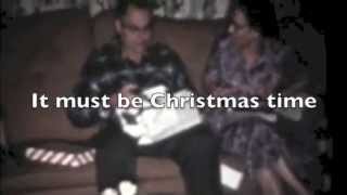 People On Vacation - It Must Be Christmas (Lyric Video)