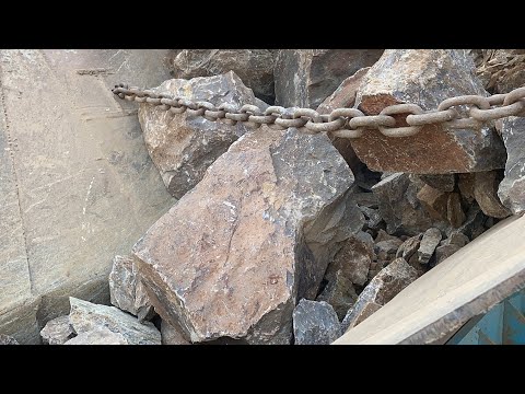 "Big Rock Crusher Machine: A Giant in Action"Big Rock Crushing: A Powerful Process"#stonecrusher