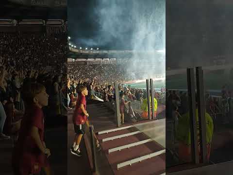 "50.000 hinchas de Lanús recibiendo al Campeón de la Copa Sudamericana 2025" Barra: La Barra 14 &bull; Club: Lanús
