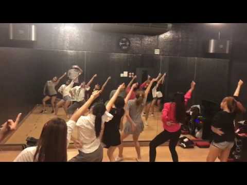 Signal by Copy paste cover TWICE (dance practise1)