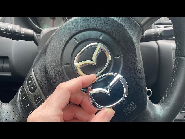 Как аккуратно снять обломанный задний значок не повредив ЛКП - Mercedes-Benz 190