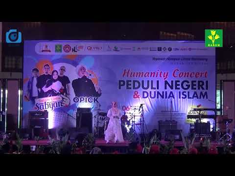Nissa Sabyan & Opick dalam Humanity Concert, Karawang