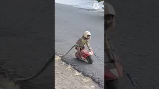 Download lagu Topeng monyet lucu naik motor#shorts mp3