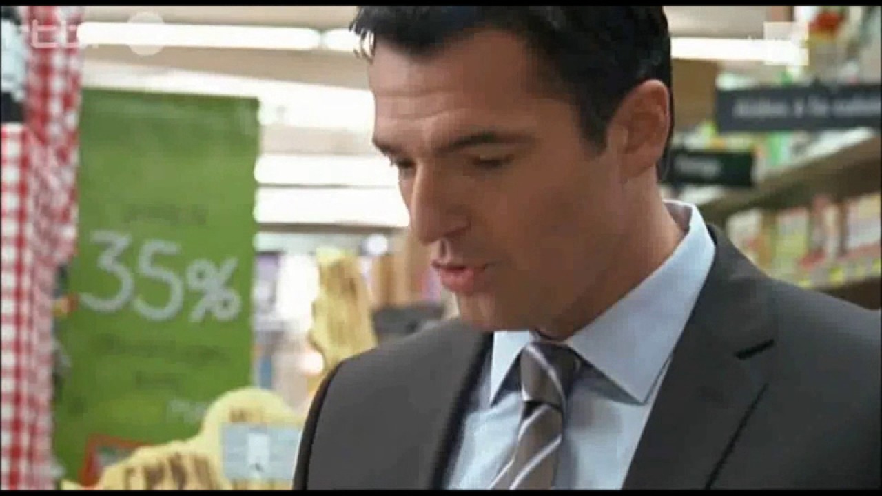 Miniature de la vidéo À vos caisses! Scène du saucisson du film À vos caisses !