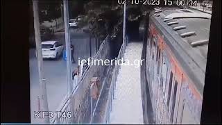 Kifisia: Ein Angriff auf einen Minderjährigen wurde von einer Überwachungskamera gefilmt