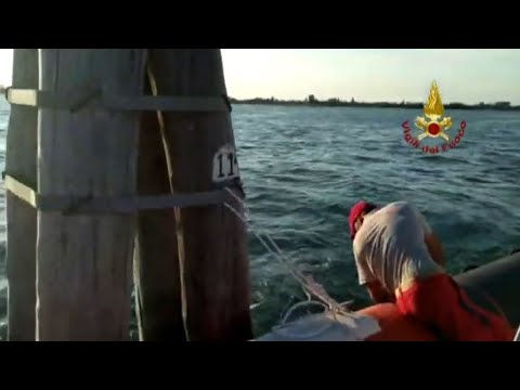 Tragedia a Venezia, barca urta una briccola: morta una 12enne