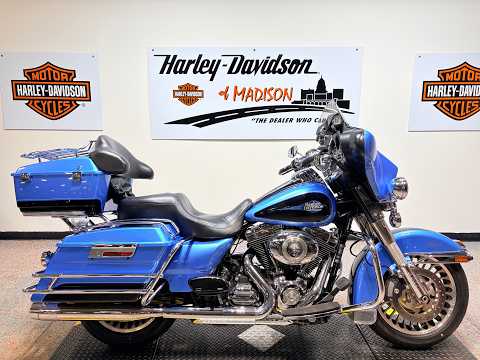 2011 FLHTC Harley-Davidson® Electra Glide® Classic Cool Blue Pearl/Vivid Black