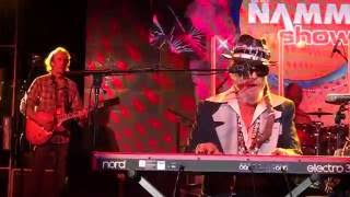 Right Place, Wrong Time (Mac Rebennack) - Dr John & The Nite Trippers - LIVE  - musicUcansee.com