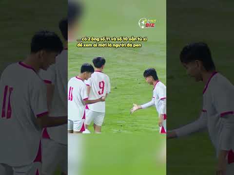 Khoảnh khắc oẳn tù xì hài hước của 2 cầu thủ U17 Việt Nam nhưng cái kết lạ lắm