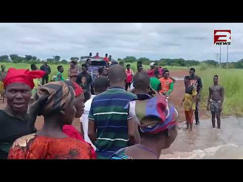 Torrential rains cut off Salaga-Ekumdipe-Kpandai road, leaving residents stranded & services at risk