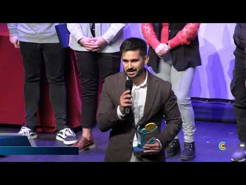 Éxito de la I Gala de la Juventud en Isla Cristina, reconociendo el talento de 30 jóvenes