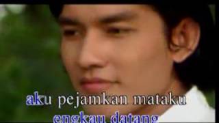 Ebiet G Ade ~ Cintaku Kandas di Rerumputan