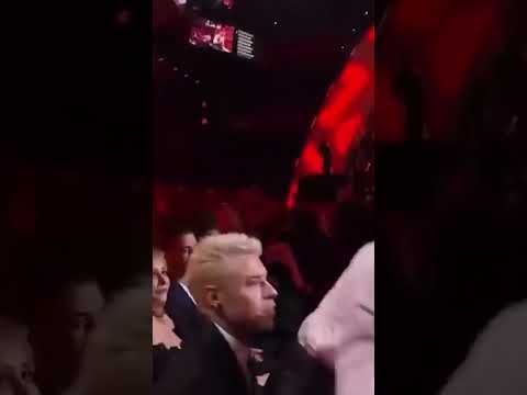 ROSA CHEMICAL TWERKA SU FEDEZ CHE APPREZZA VISTOSAMENTE, CHARLES LECLERC È LÌ A DUE PASSI😦 #sanremo