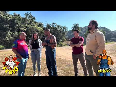 ENGENHEIRA PAOLA AO LADO DO PESSOAL DO ESPORTE DE JUQUITIBA FALA SOBRE A GRANDIOSA OBRA EM TORNO DO CAMPO DE JUQUITIBA PARA O REPÓRTER GUTOSO O REPÓRTER BISSEXUAL