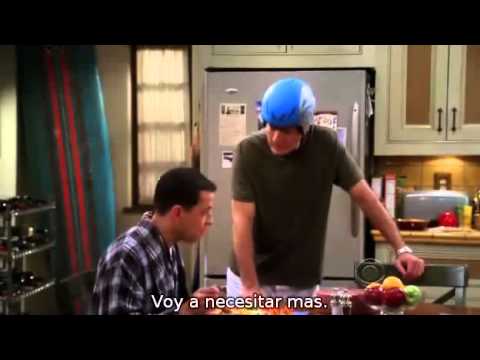 Two and a half men: Charlie y Esmeralda. (Sub en español) (1/2)