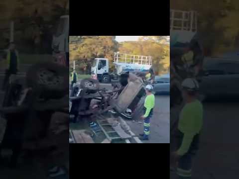 Colisão entre carro e caminhonete mobiliza equipes na BR-277 em Laranjeiras do Sul