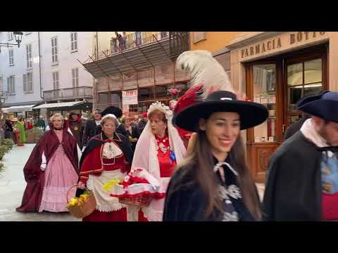 VIDEO - #Mondovì, la sfilata delle #maschere storiche nel centro storico di Breo.