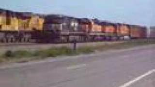 preview picture of video 'Union Pacific Train flies by stopped NS-BNSF'