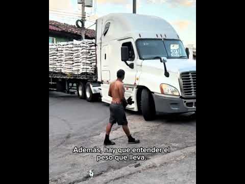 😱maniobra súper complicada El Rey de la Reversa? Mira hasta el final 🚛👈 #automobile #troquero
