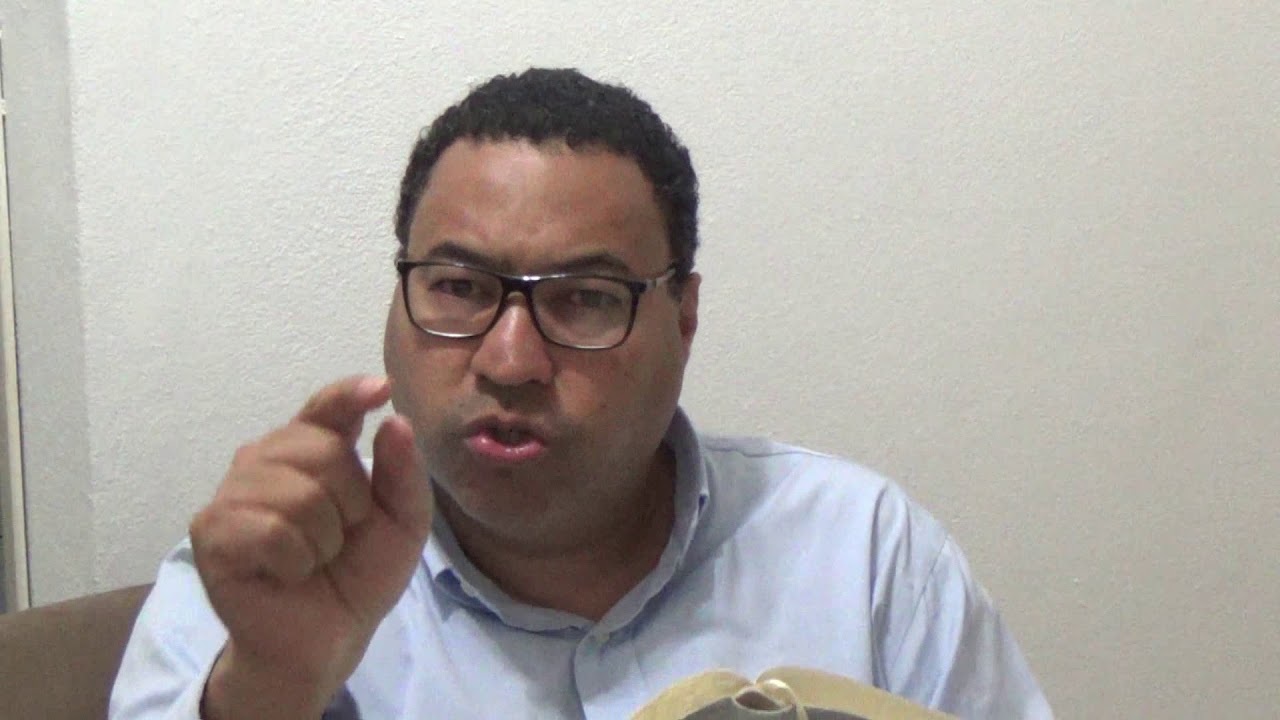 Chocando Ovos de Áspide e Tecendo Teias de Aranha