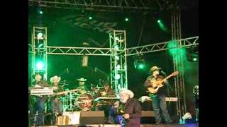 LA TROPA F - Rizo de tu Pelo / Corazon Herido - San Antonio Fiesta 2012.AVI