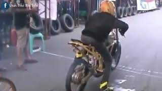 Download lagu Kompilasi kecelakaan Drag Race mp3