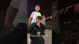 Download lagu Teenage boy shoulder ride Litte boy (Thanks for 30 subscribers) #big #ots #teenagers #love #tiktok mp3