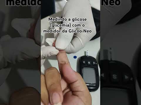 Medindo a glicemia com medidor da glicoo Neo