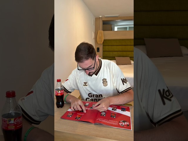 Vídeo relacionado con Lote: 1 Album vacío (sin sobres ni cromos) + 7 sobres Colección de cromos stickers 2026 FEARBOOK 2 (en español)