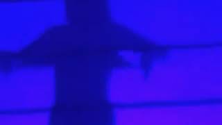 Emma Marrone si spoglia al suo concerto