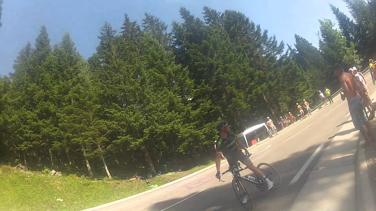 Thomas Voeckler stops mid race and talks to Dutch fans after being booed in Le Tour De France 2014 - YouTube