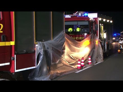 Streit im Auto eskaliert - 22-Jährige auf A2 von Auto überrollt