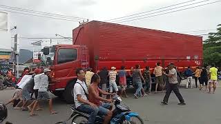 Download lagu tabrakan beruntun di Alas.box besar remnya bolong...menyebabkan beberapa kendaraan rusak parah mp3 Download lagu tabrakan beruntun di Alas.box besar remnya bolong...menyebabkan beberapa kendaraan rusak parah mp3