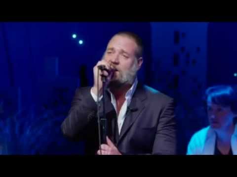 RUSSELL CROWE Indoor Garden Party New York, 2012 -  _Weight of a Man_