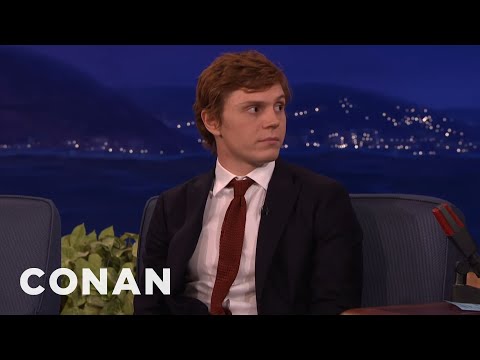 埃文-彼得斯在製作更多的 "X戰警 "電影 - CONAN在TBS上。 (Evan Peters On Making More "X-Men" Movies - CONAN on TBS)