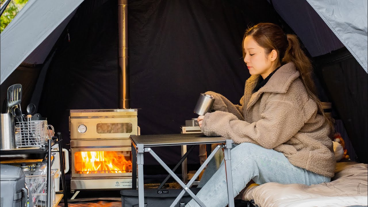 雨降る冬キャンプ｜薪ストーブでローストポークを焼く【ASMR】
