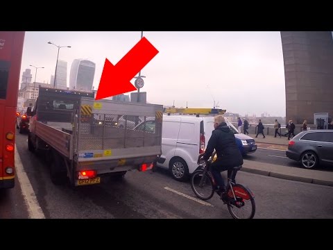 Truck/Van Deliberately Driven Into Cyclist #RoadRage #LondonBridge #GF12PFZ @MetPoliceUK