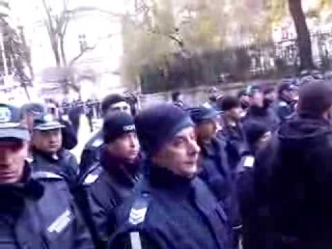 Полицията отново не допуска хора със снимачна техника