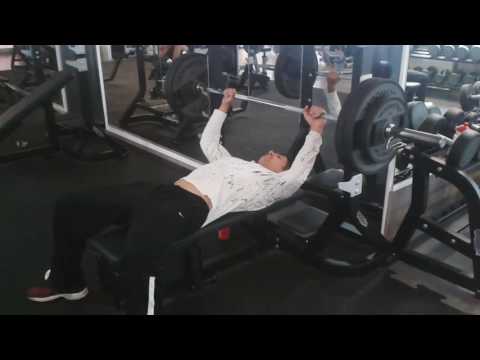 Bankdrūcken mit 120 kg 2 Satz 130 knapp vorbei