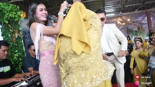Download lagu FULL MEDLEY SEDANG-SEDANG SAJA - ADE ASTRID W/GERENGSENG TEAM (LIVE CIHEULANG) mp3