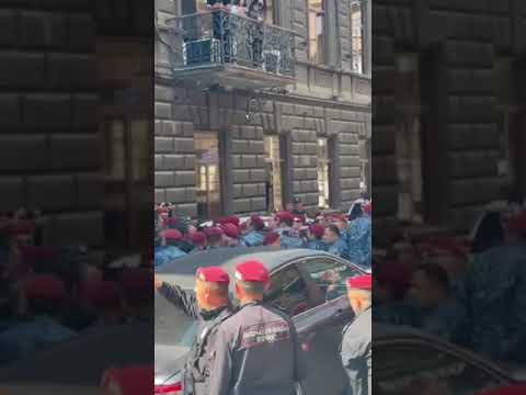 Բերետավորները ծեծում են պատգամավորին